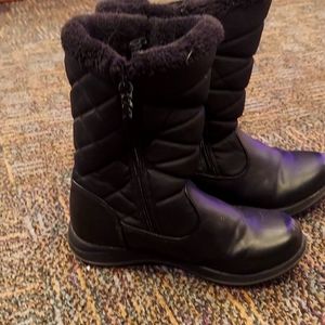 Black snow boots